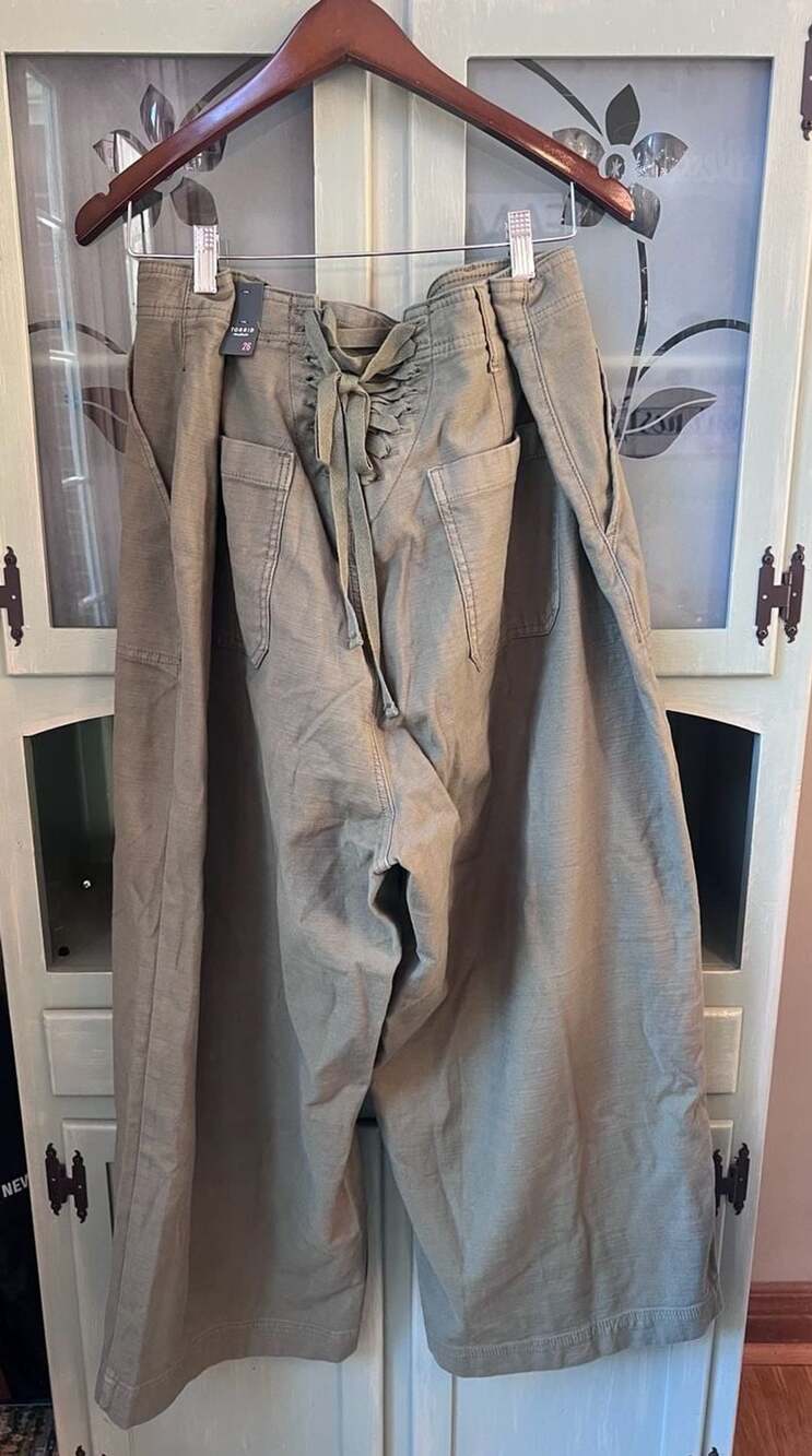 Torrid Olive Green Cotton Twill Lace-Back Barrel Utility Pants 26 - Picture 4 of 7